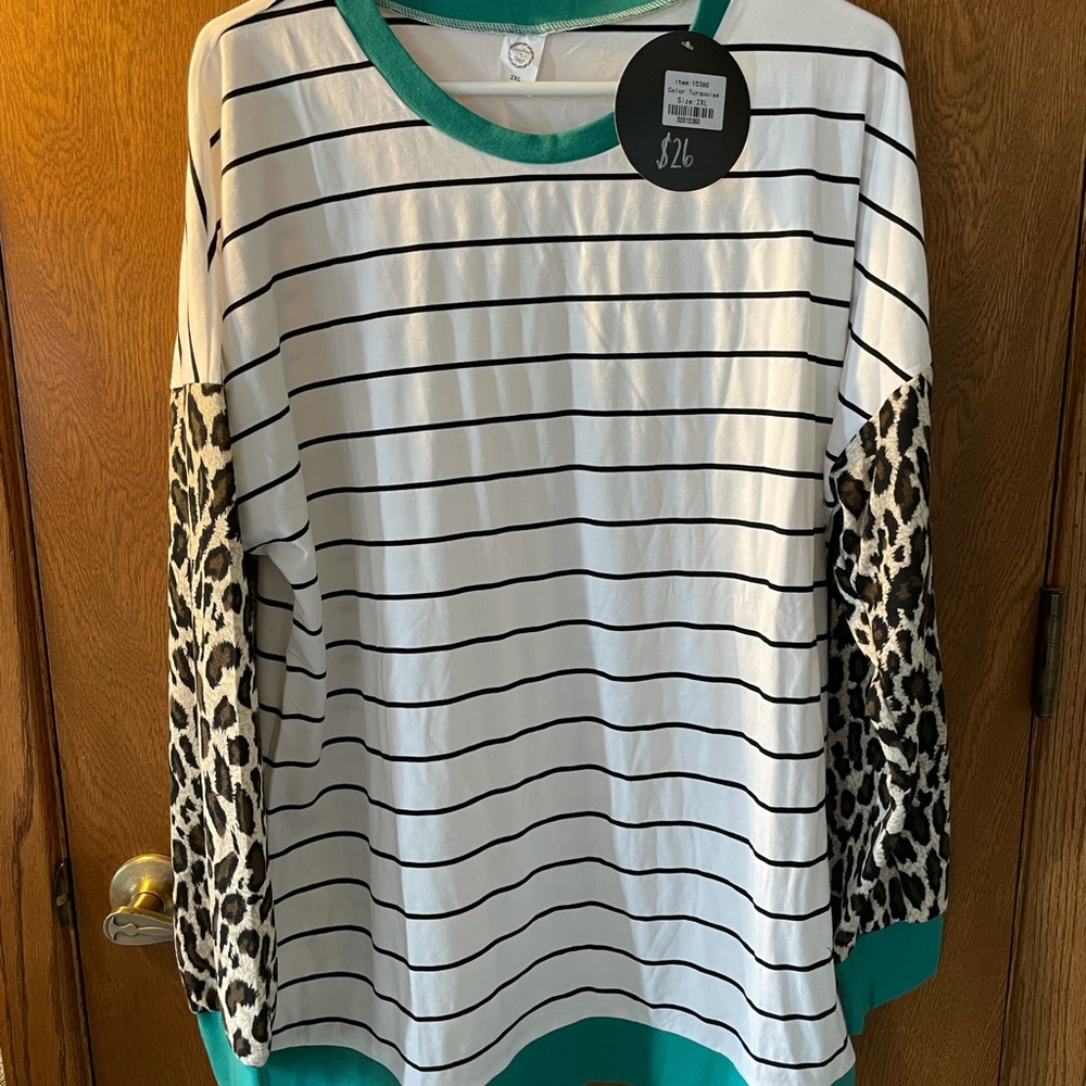 NWT  Women’s long sleeve top